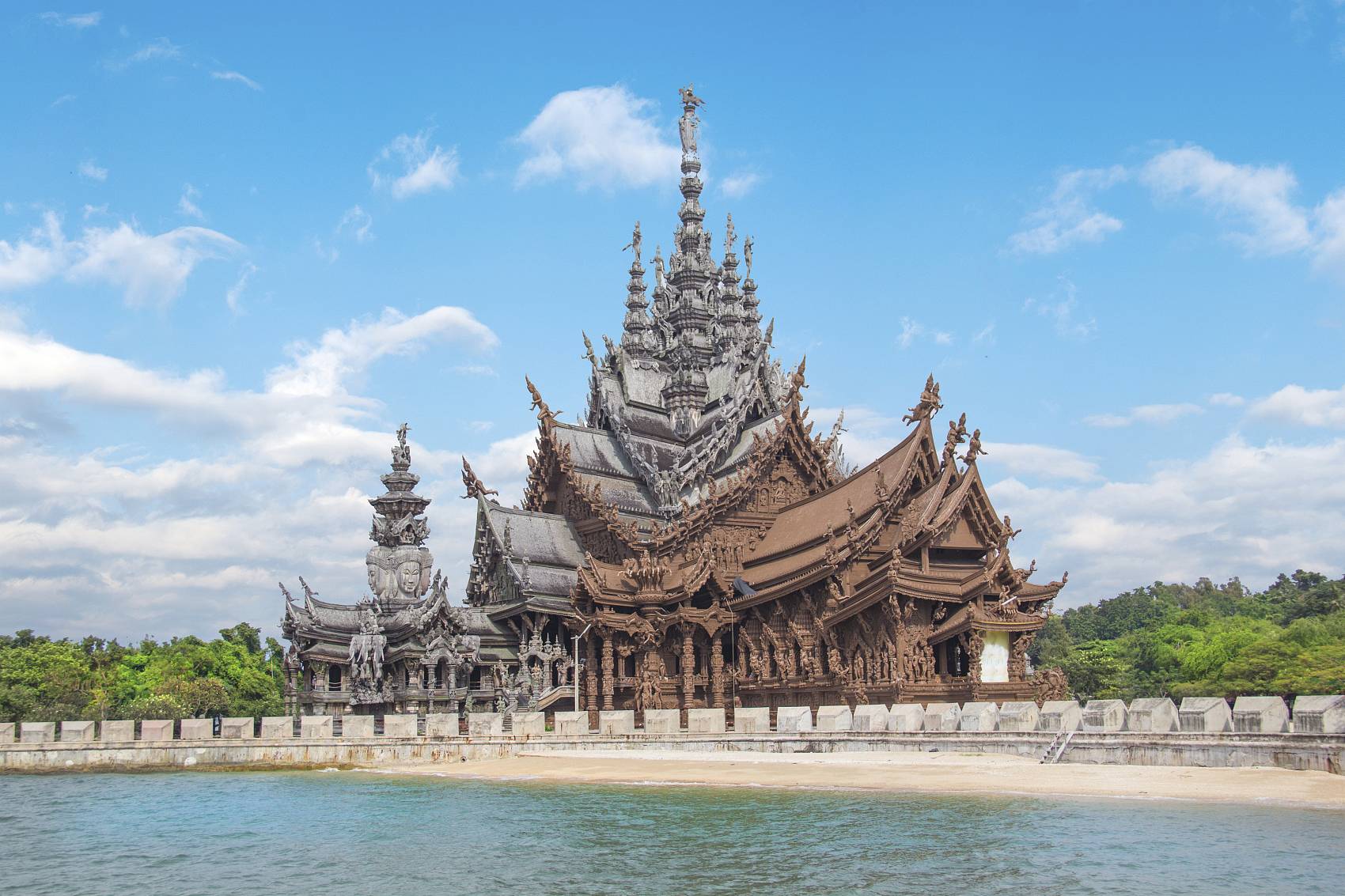芭堤雅真理寺的美丽景色(1).jpg